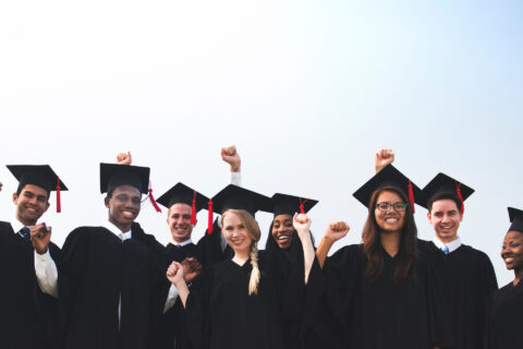 Des étudiants diplômés après leur formation